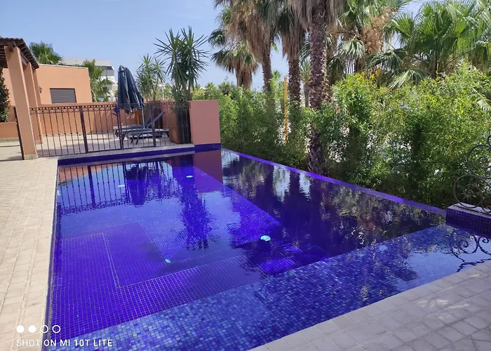 Ebene, 9 Couple Only Au Village Naturiste Hotel typu riad Agde