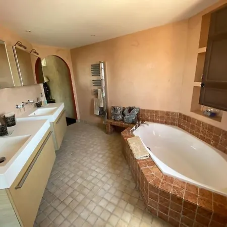 Ebene, 9 Couple Only Au Village Naturiste